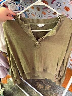 American Eagle Olive Henley Sweatshirt